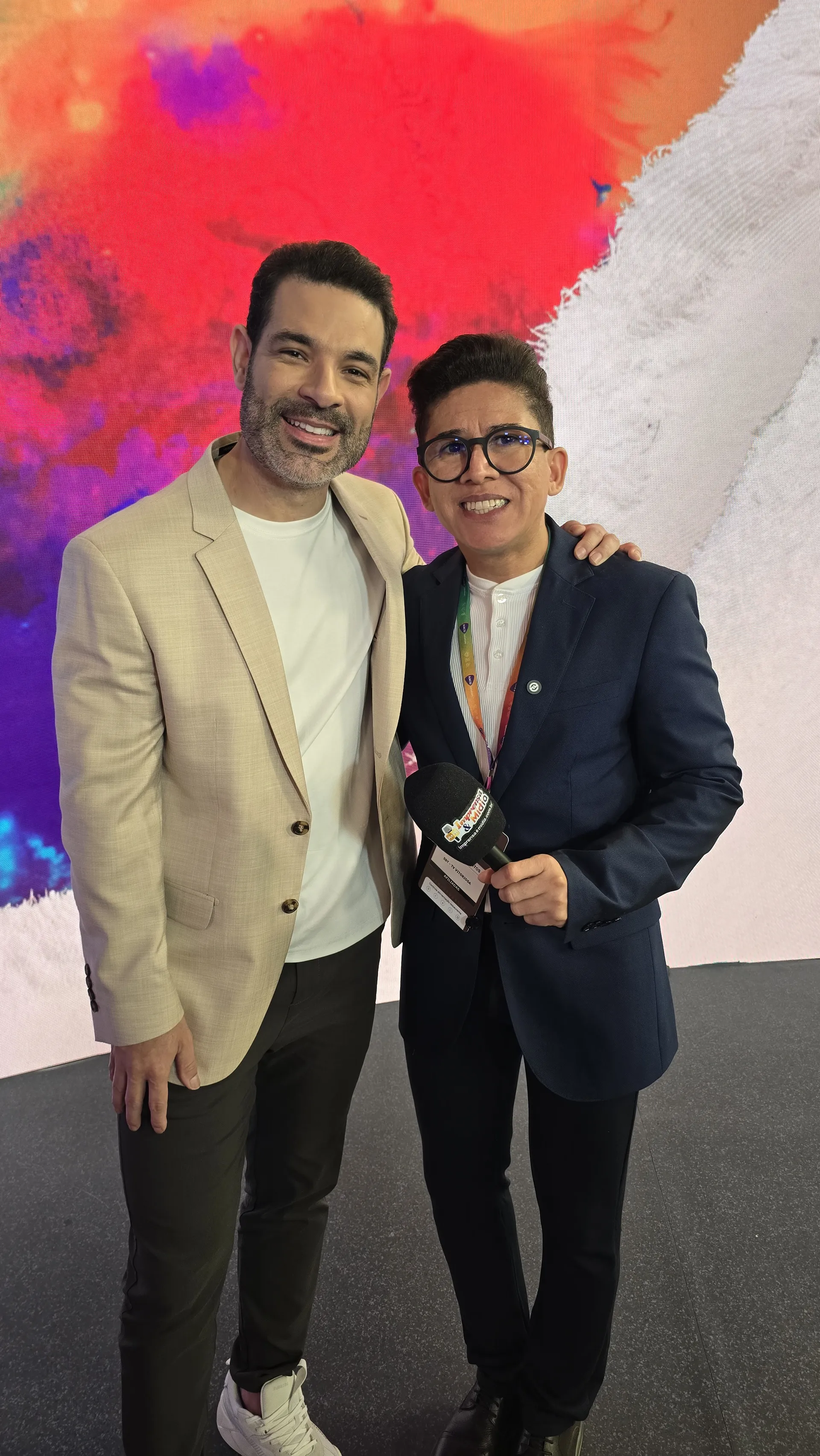 O apresentador Darlisson Dutra (SBT) durante cobertura do Teleton 2025, no SBT, em São Paulo.