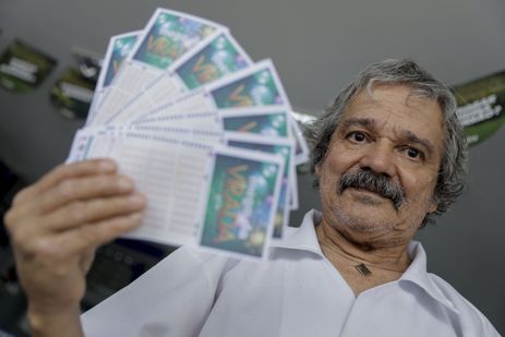 Brasília (DF) 28/12/2024 – Jogo da mega sena da virada com estimativa de 600 milhões de reais, Enock José Alves Góes 70 , disse que `compraria um time de futebol em sua terra natal`Foto: Joédson Alves/Agência Brasil