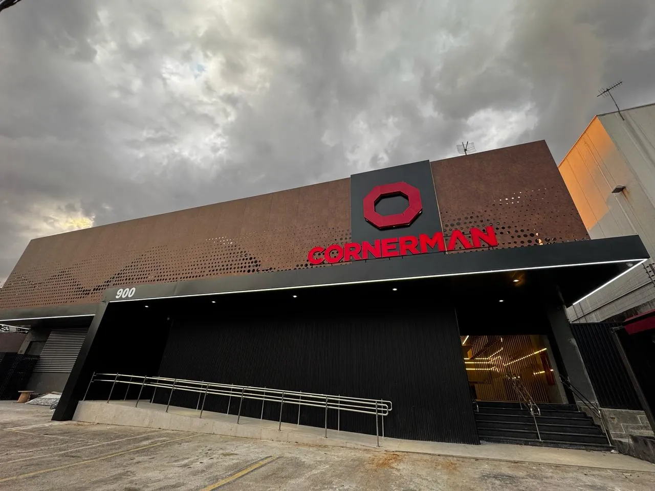 AULA DE MUAY THAI, JIU-JITSU E MMA: CORNERMAN, O MAIOR CENTRO DE ARTES MARCIAIS DA AMÉRICA LATINA