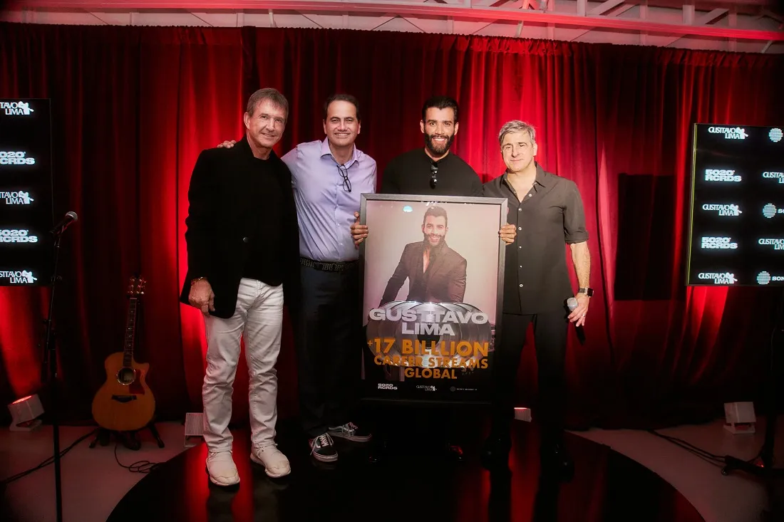 Em Miami, Gusttavo Lima recebe premiação global da Sony Music e anuncia parceria para novas estratégias com Dody Sirena