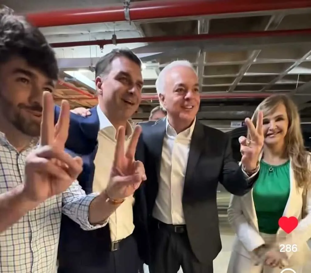 Prefeito de Uberlândia Paulo Sérgio se reúne com Flávio Bolsonaro em Brasília após filiação ao PL
