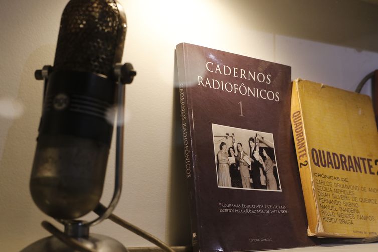 Fernando Frazão/Agência Brasil Acervo histórico da Rádio MEC em exposição na Empresa Brasil de Comunicação - EBC, no Rio de Janeiro