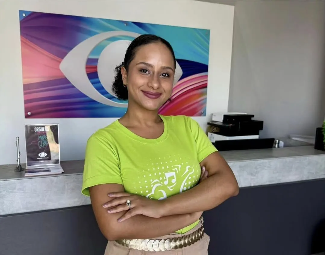 Locutora Ana Maciel estreia na Band FM em Uberlândia