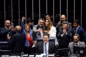 Senado aprova PEC do fim da escala 6×1; veja como votaram os senadores de Minas Gerais