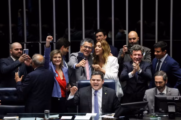 Senado aprova PEC do fim da escala 6×1; veja como votaram os senadores de Minas Gerais