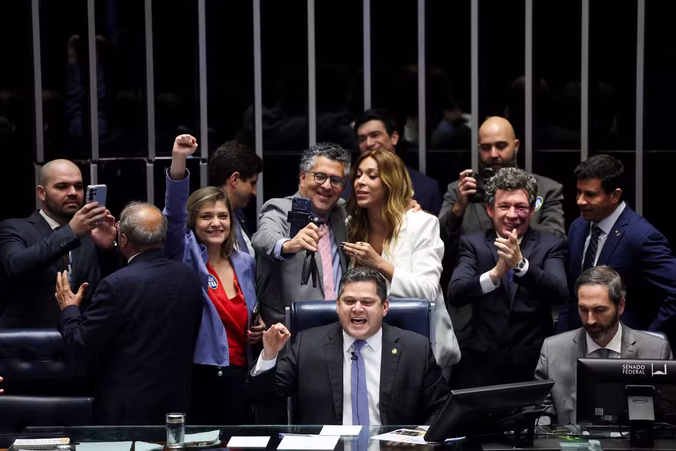 Senado aprova PEC do fim da escala 6×1; veja como votaram os senadores de Minas Gerais